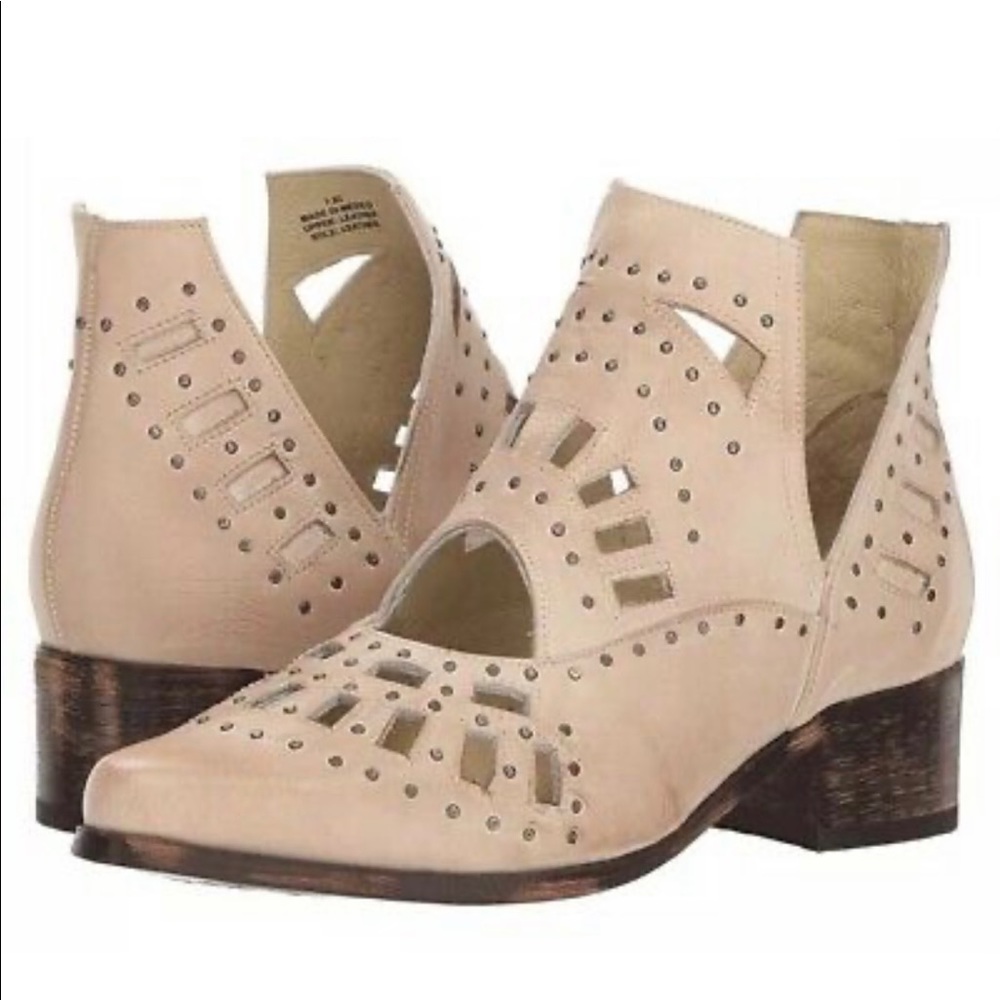 NEW Sbicca Vintage Collection Navarro  Booties 8